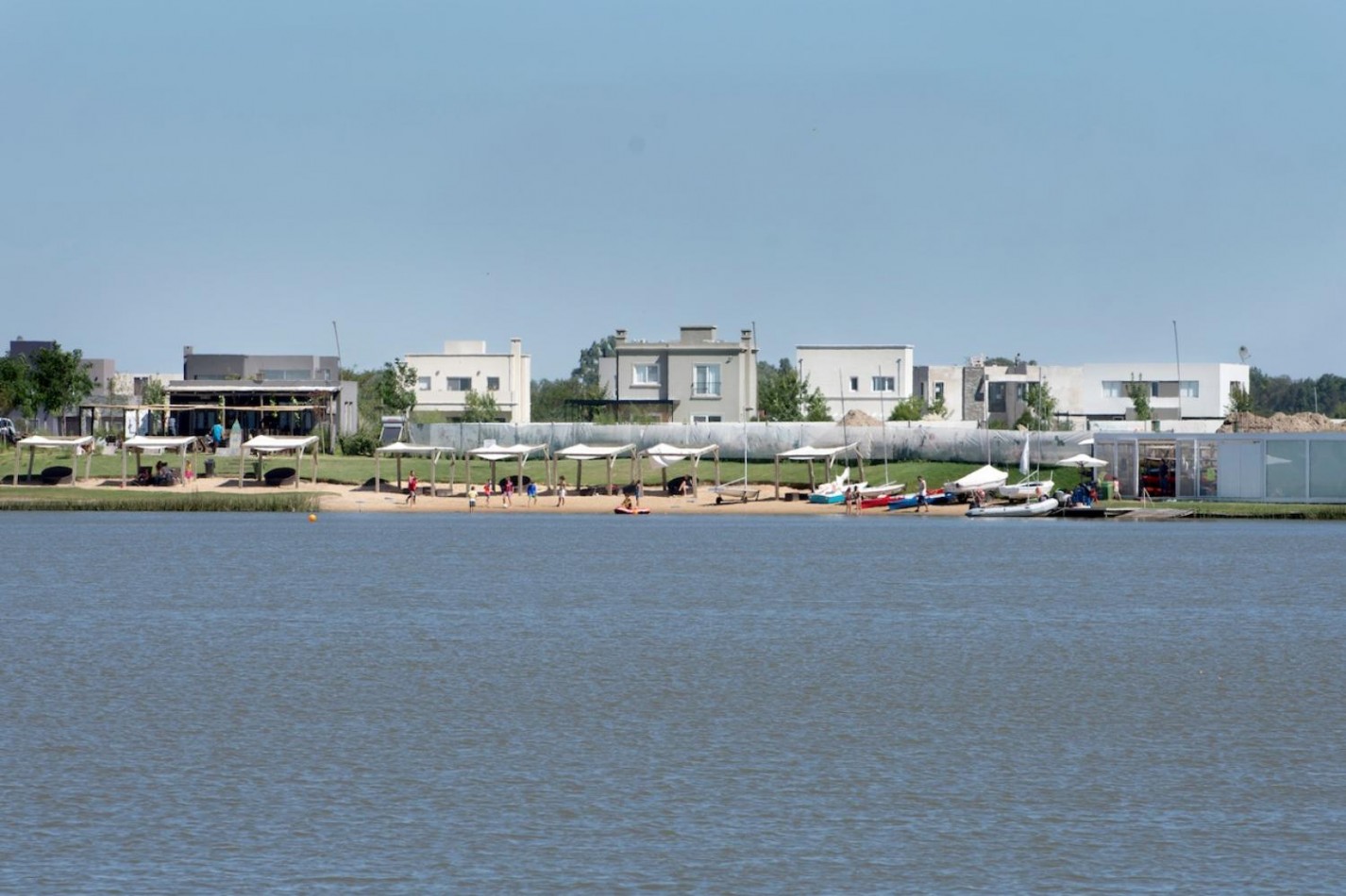 Lotes al Agua, Puertos Escobar