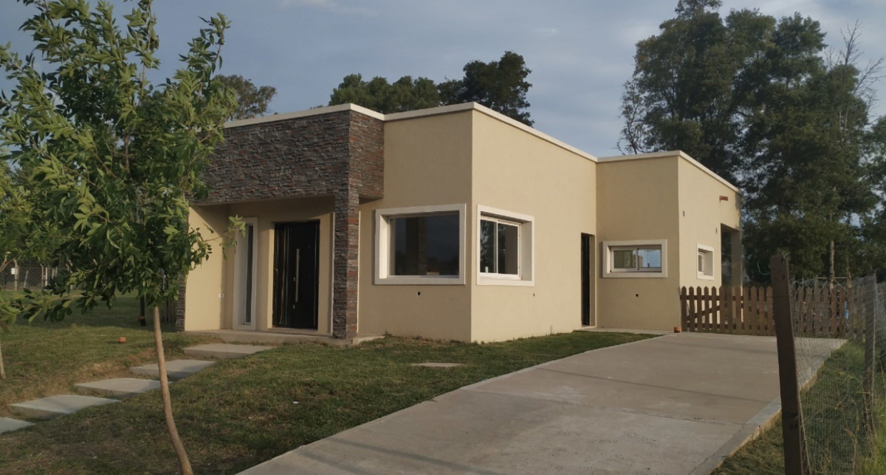 Casa en Santa Elena Pilar del Este.