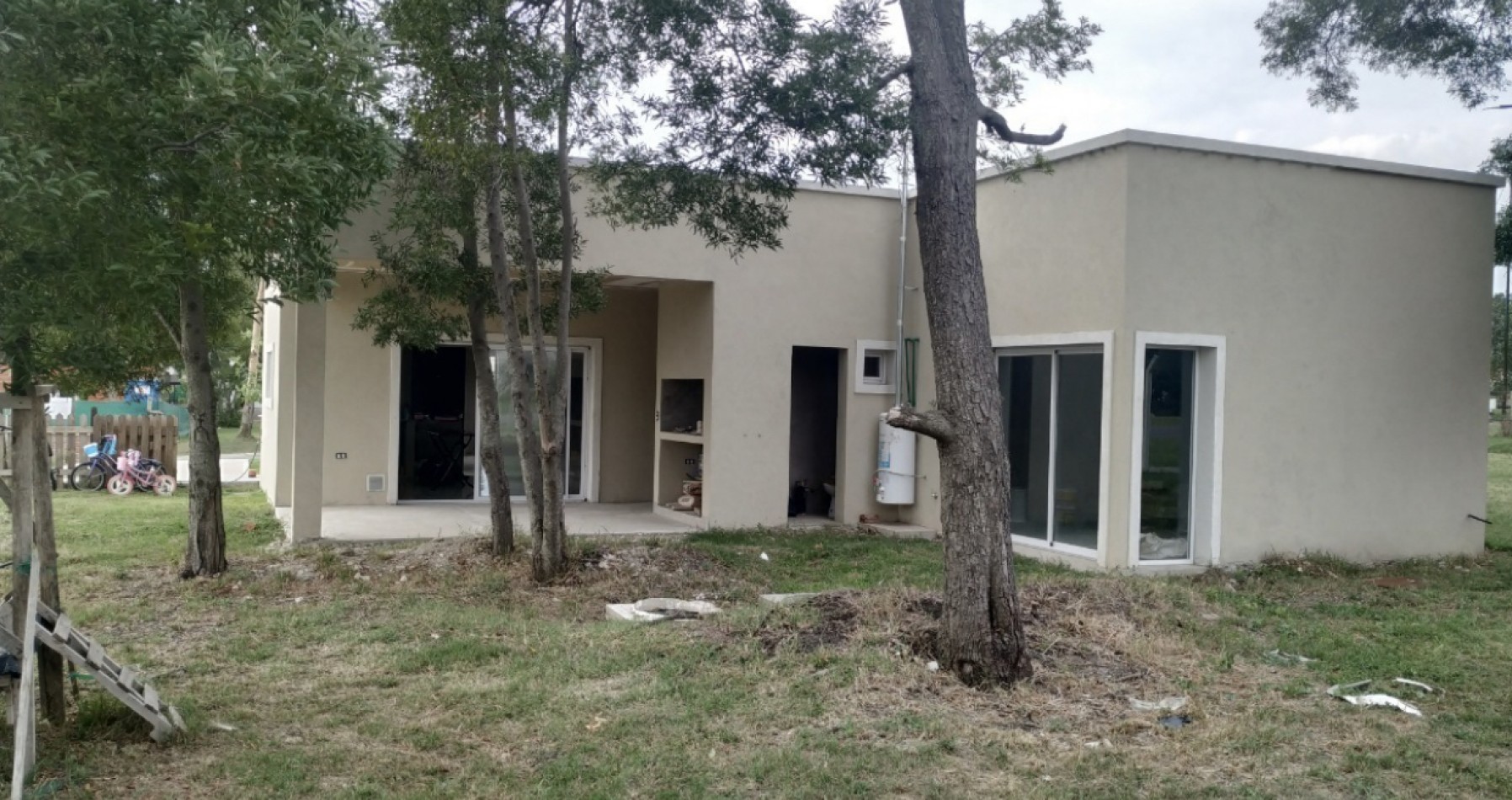 Casa en Santa Elena Pilar del Este.