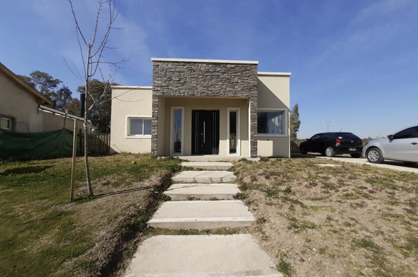 Casa en Santa Elena Pilar del Este.