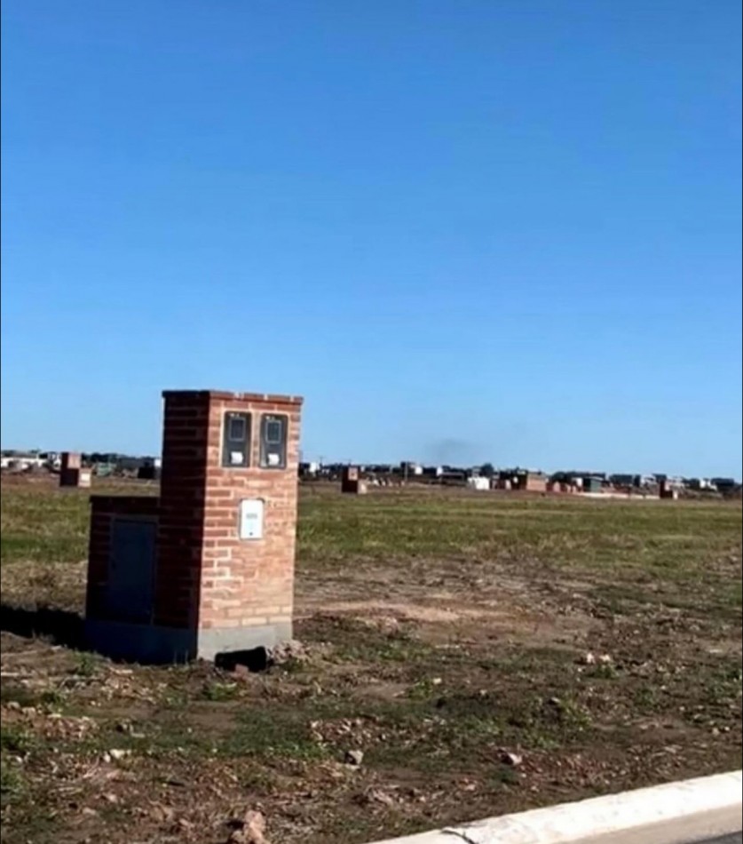 Lotes en Puertos del Lago. 