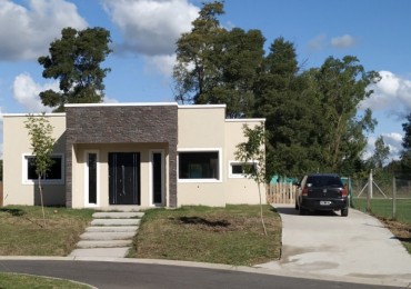 Casa en Santa Elena Pilar del Este.